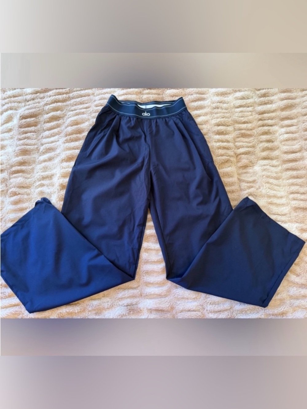 Alo Yoga Suit Up Trouser Quick-Dry Loose Fit Wide Leg Blue
Navy Size M